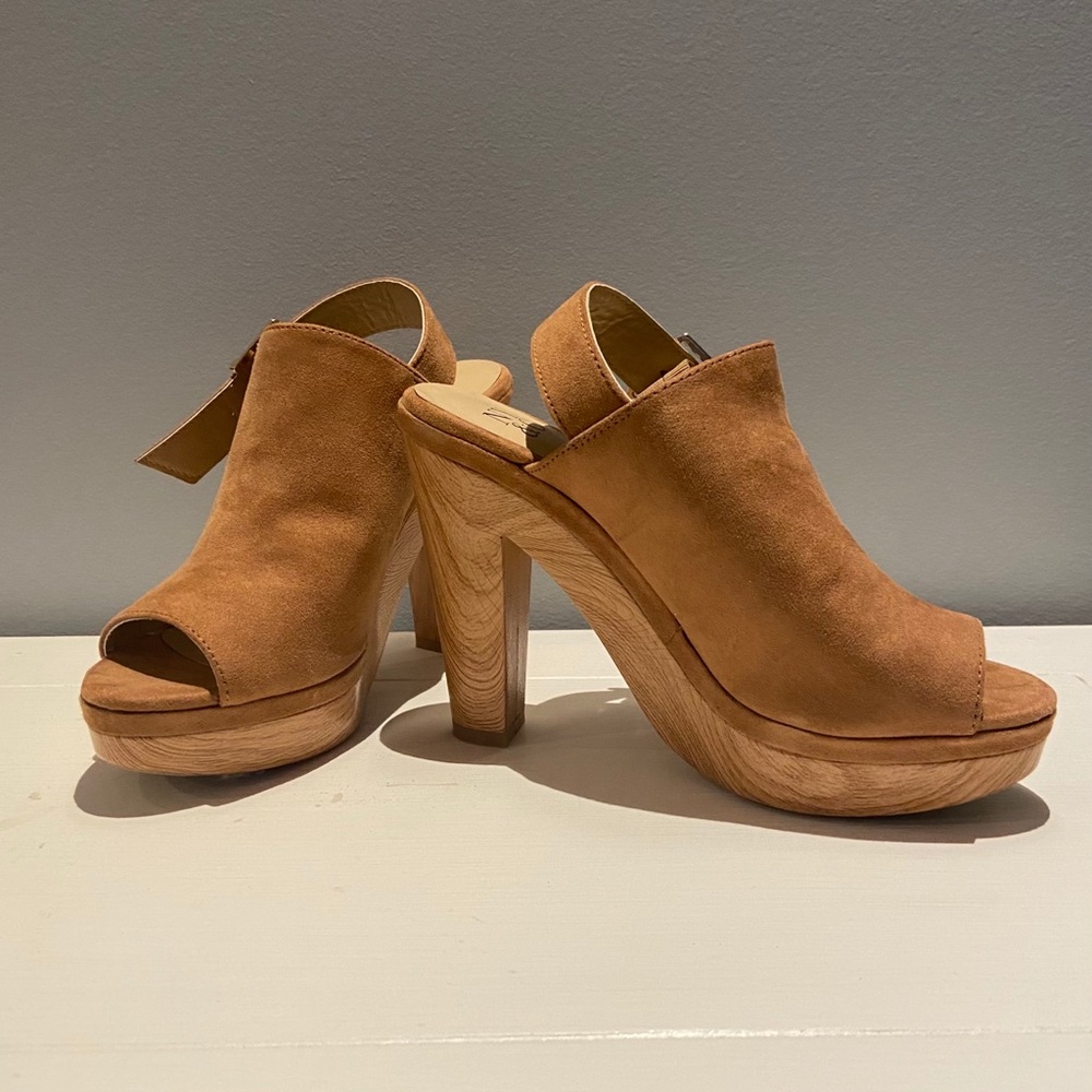 NEW ✨ Suede and Wooden Open Toe Heels